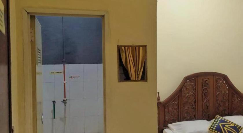 Sawojajar Inn Malang Exterior foto
